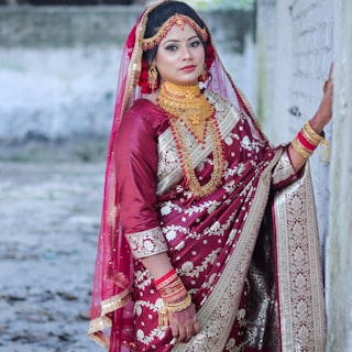 Jamdani Saree â Maroon